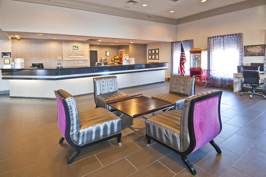 מובייל Quality Inn & Suites At Airport Blvd I-65 מראה חיצוני תמונה