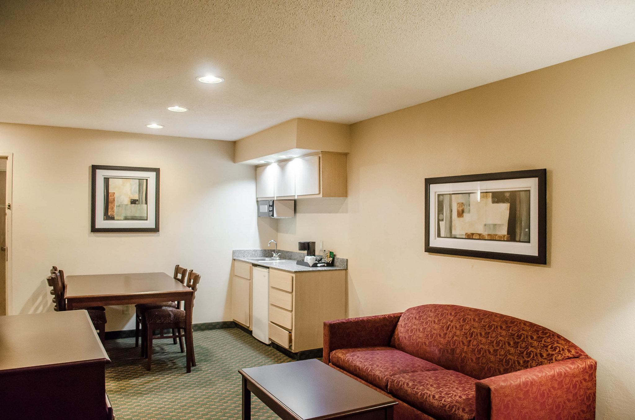 מובייל Quality Inn & Suites At Airport Blvd I-65 מראה חיצוני תמונה