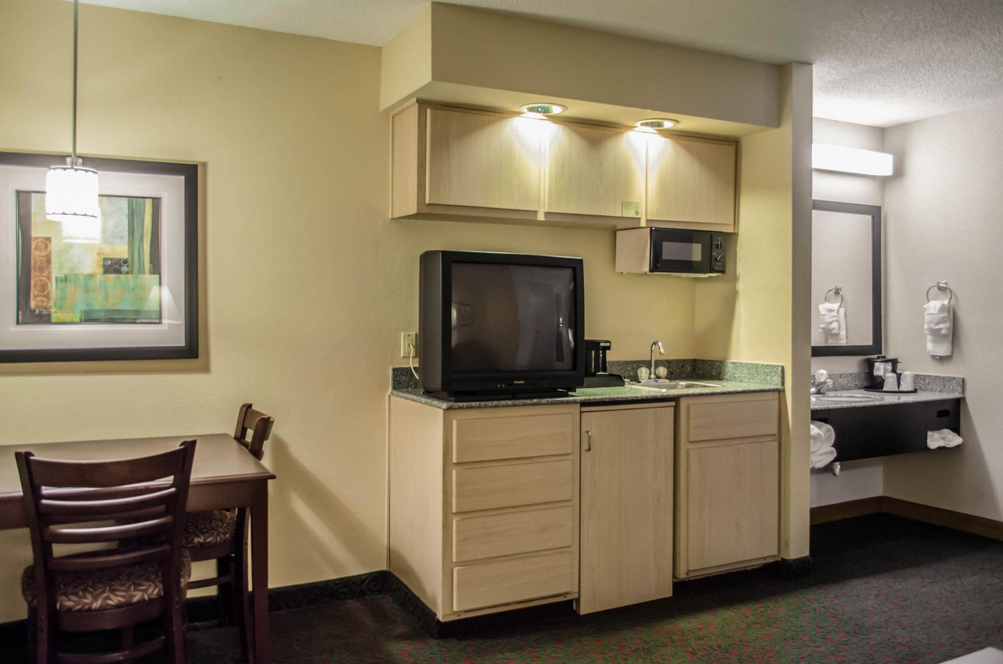מובייל Quality Inn & Suites At Airport Blvd I-65 מראה חיצוני תמונה