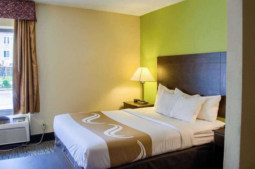 מובייל Quality Inn & Suites At Airport Blvd I-65 חדר תמונה