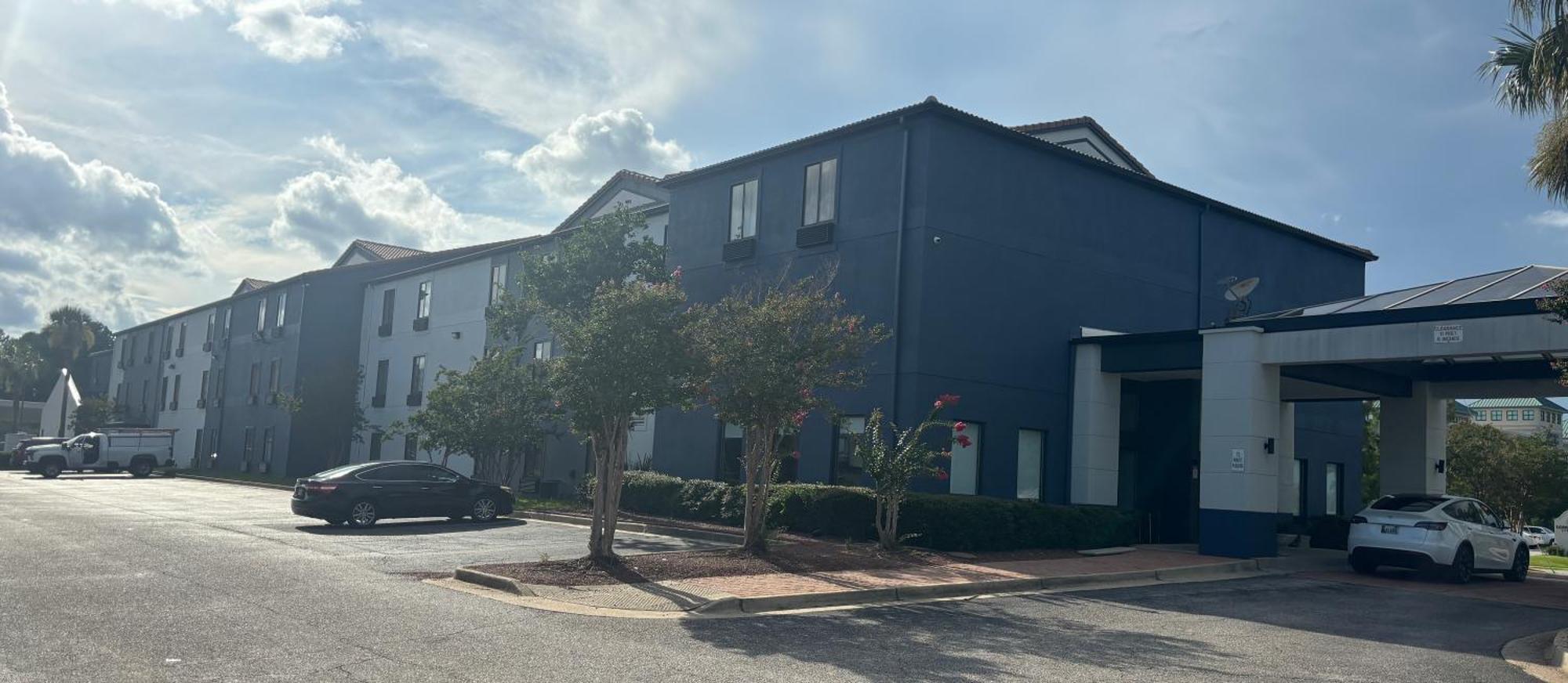 מובייל Quality Inn & Suites At Airport Blvd I-65 מראה חיצוני תמונה