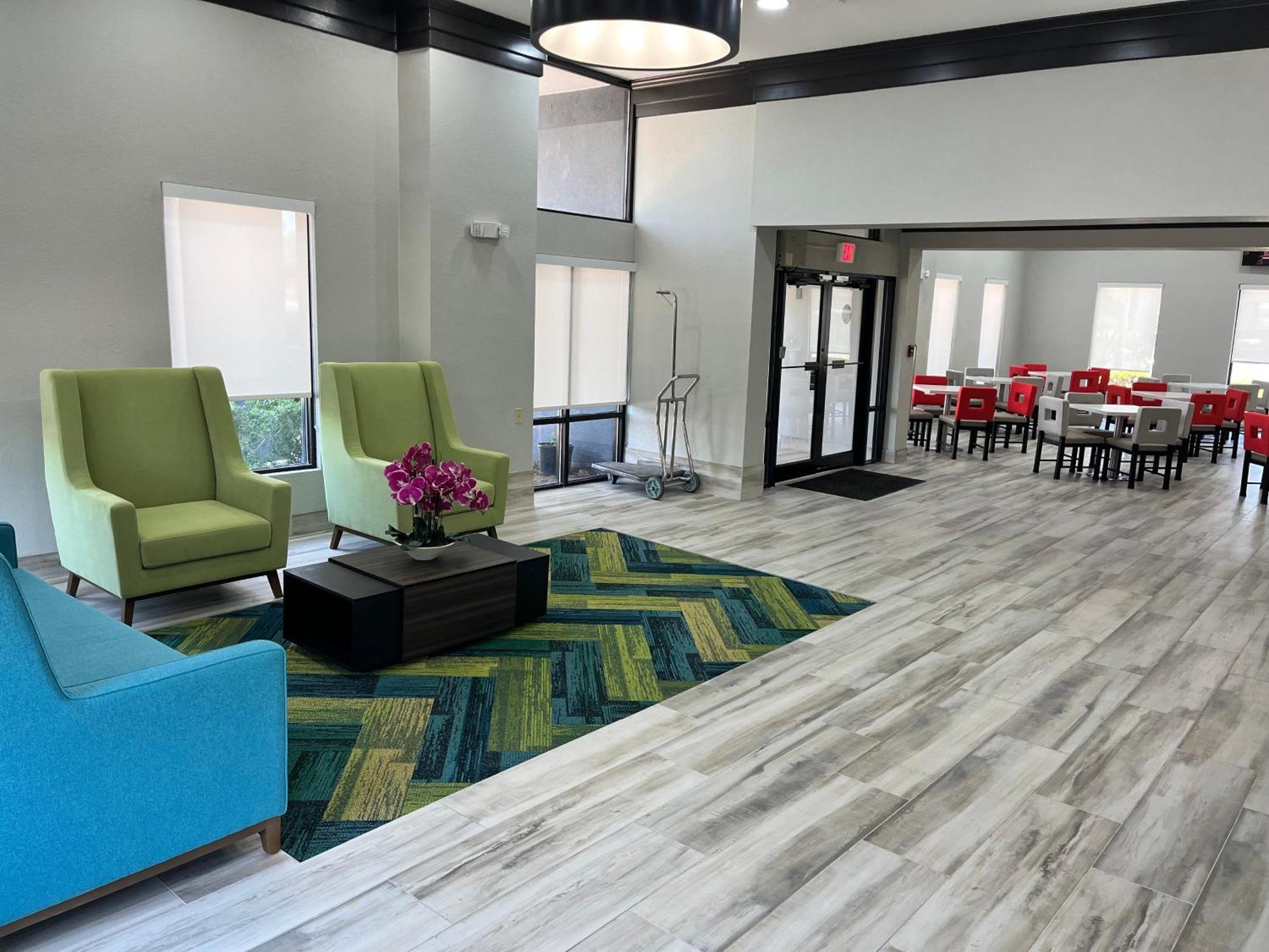 מובייל Quality Inn & Suites At Airport Blvd I-65 מראה חיצוני תמונה