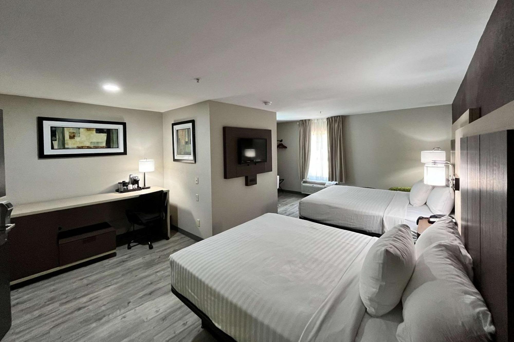 מובייל Quality Inn & Suites At Airport Blvd I-65 מראה חיצוני תמונה