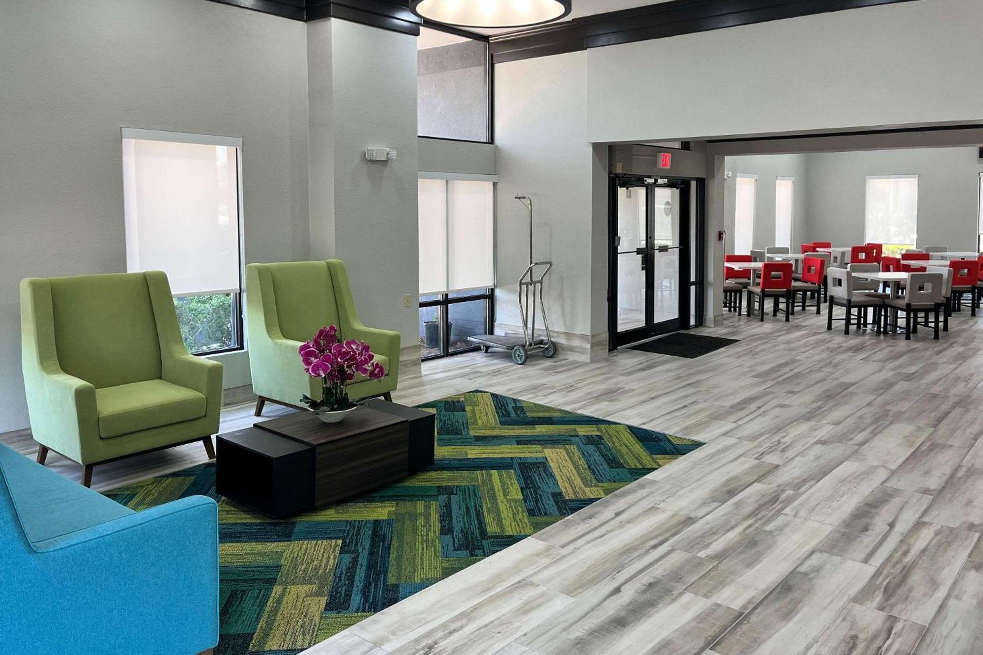 מובייל Quality Inn & Suites At Airport Blvd I-65 מראה חיצוני תמונה