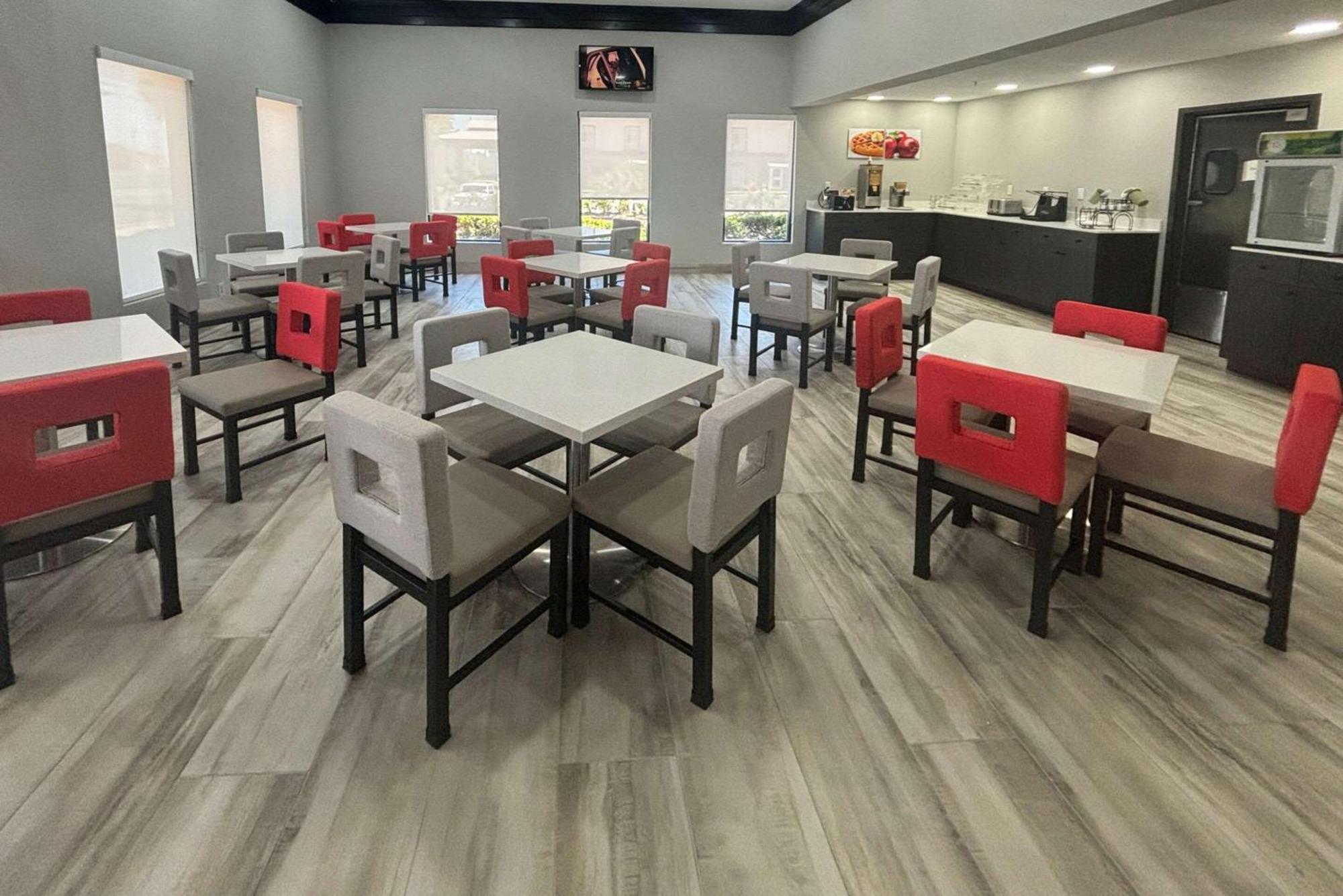 מובייל Quality Inn & Suites At Airport Blvd I-65 מראה חיצוני תמונה