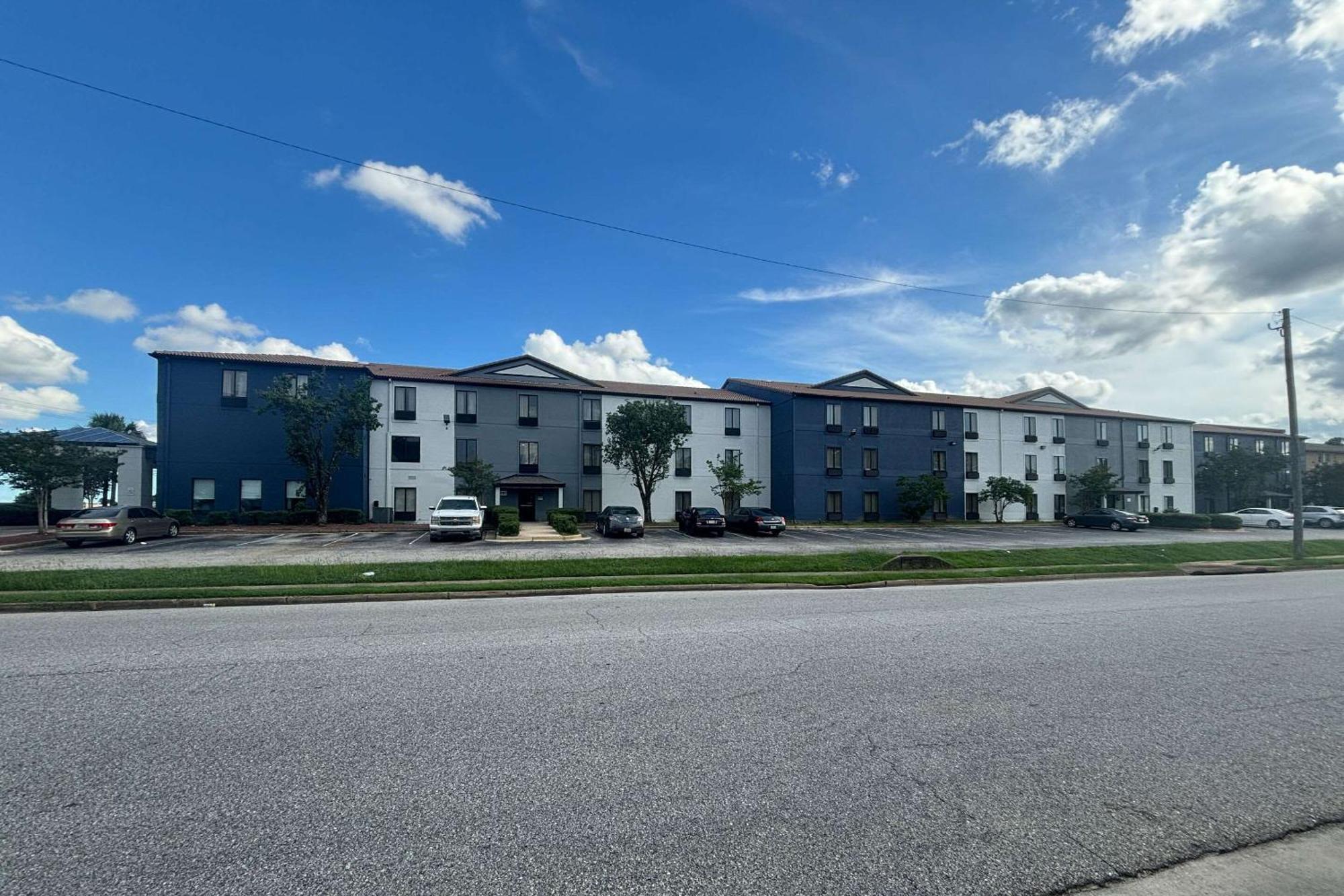מובייל Quality Inn & Suites At Airport Blvd I-65 מראה חיצוני תמונה