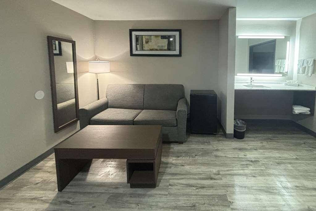 מובייל Quality Inn & Suites At Airport Blvd I-65 חדר תמונה